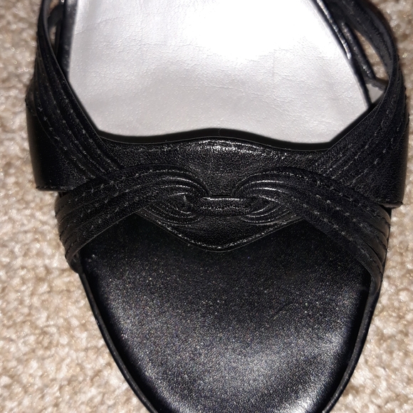 NWOT NINE WEST leather sandals heels - Picture 2 of 11